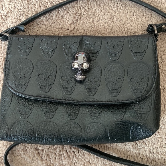 Small Black Purse with Skulls - Picture 2 of 4